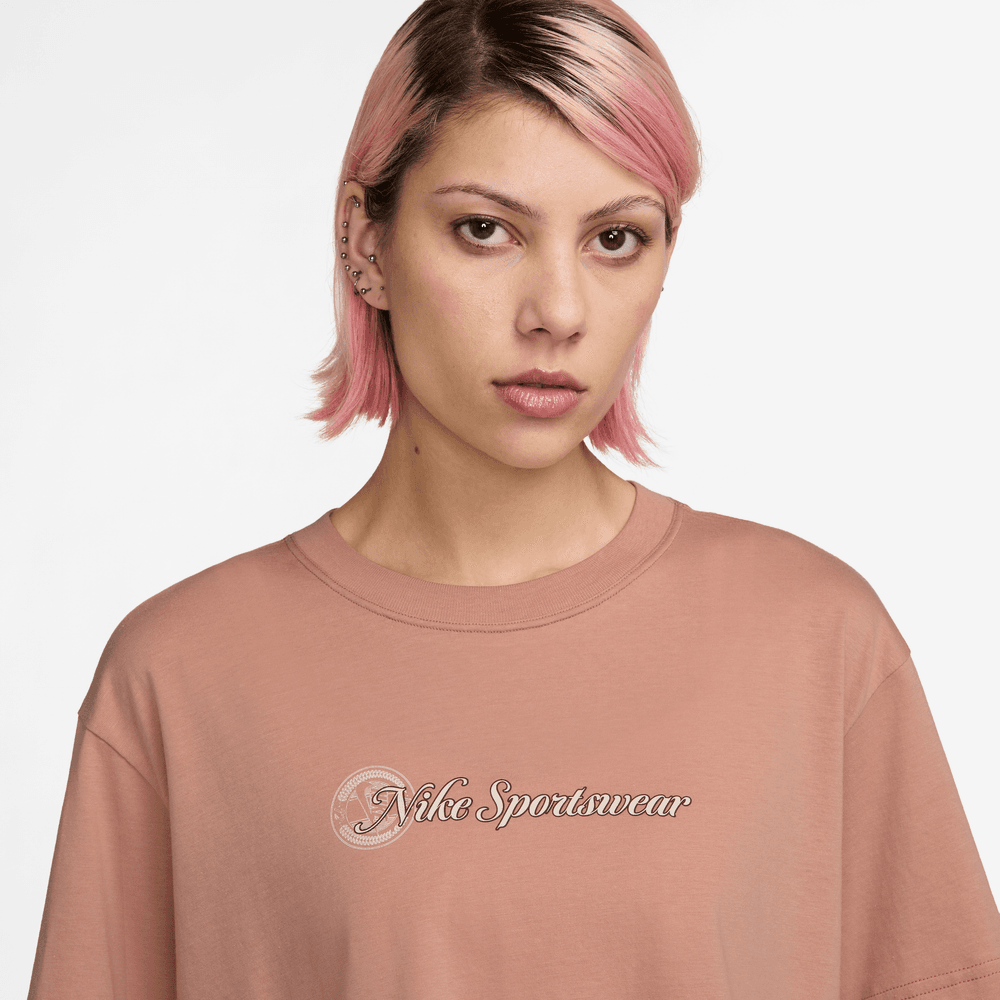 Wmns Nike Sportswear Club Crop Tee